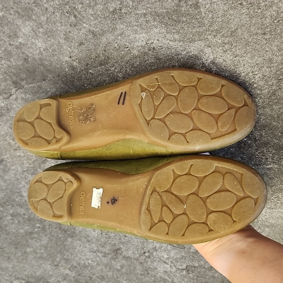 Aetrex green perforated leather flat size 7 - Picture 5 of 5
